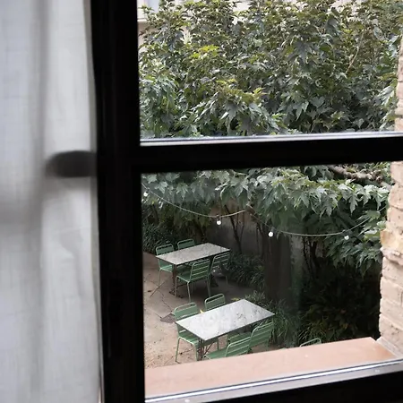 Flora فندق مبيت وإفطار بانيوليس