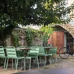 Alojamento de Acomodação e Pequeno-almoço Flora