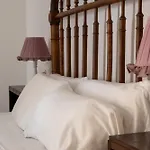 Flora Bed & Breakfast 2*