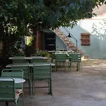 Flora 2* Μπανιόλες