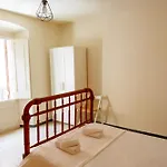 Flora Bed & Breakfast 2*