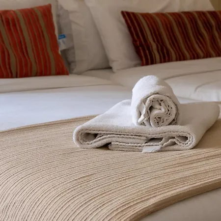 Flora Bed and Breakfast Μπανιόλες